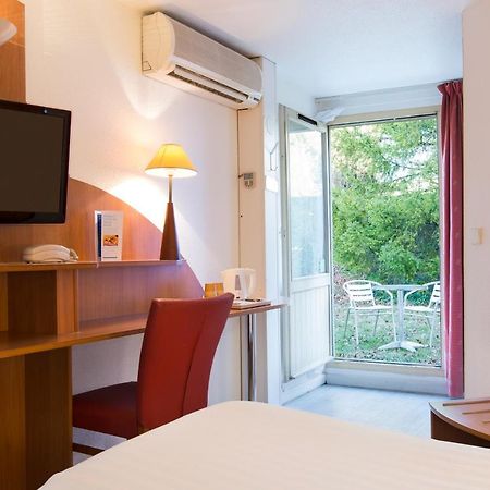 Comfort Hotel Grenoble Meylan Exterior photo