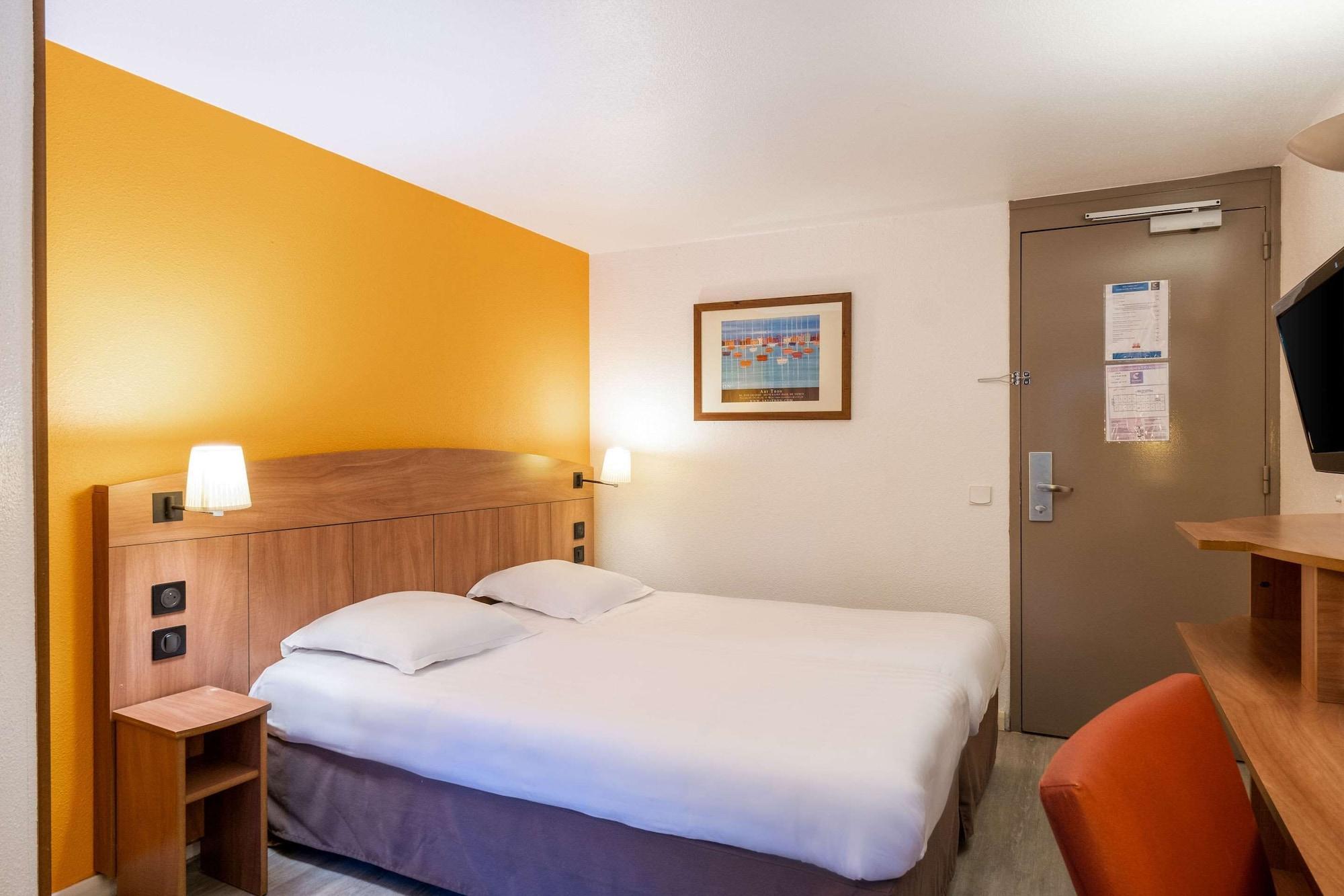 Comfort Hotel Grenoble Meylan Exterior photo