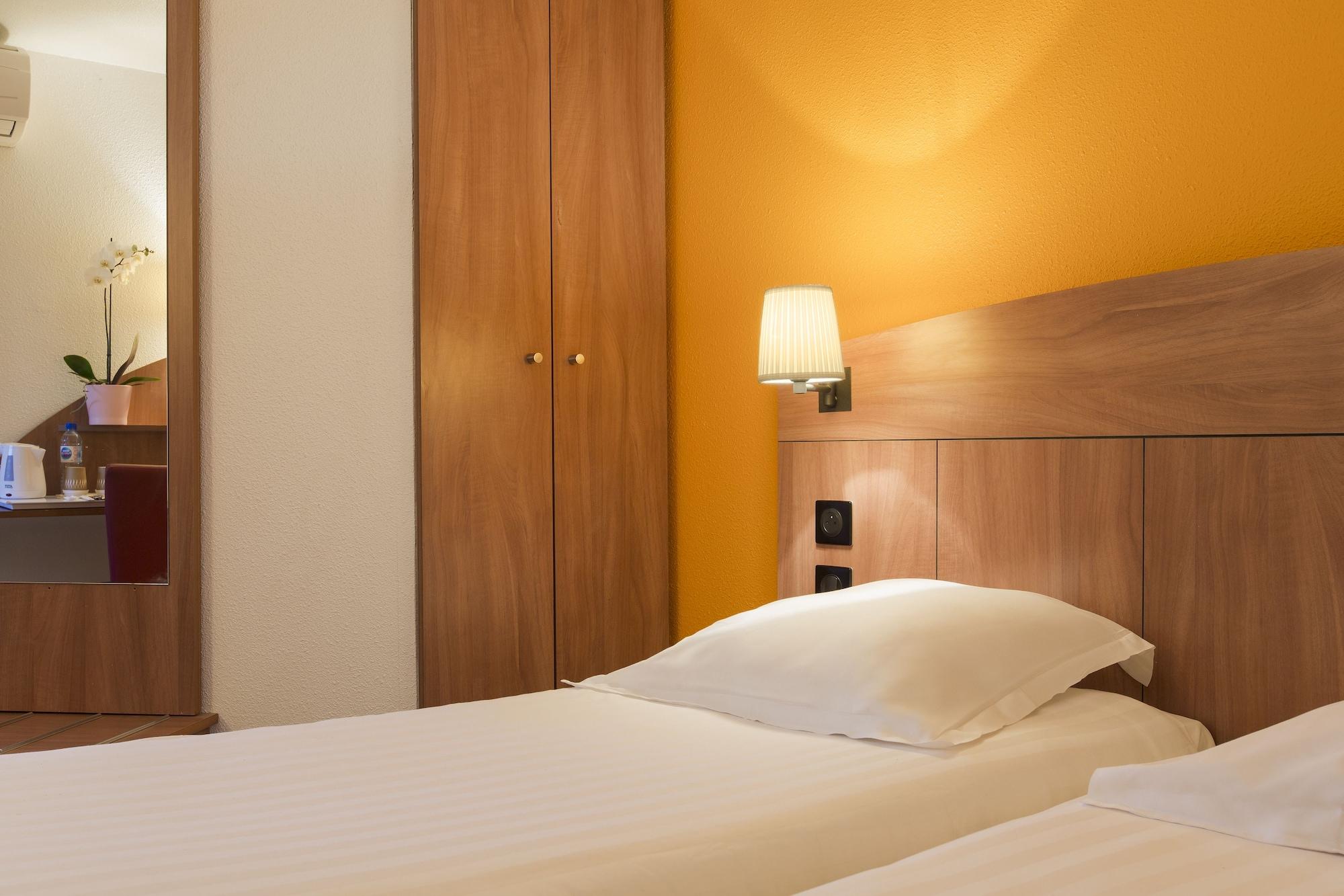 Comfort Hotel Grenoble Meylan Exterior photo