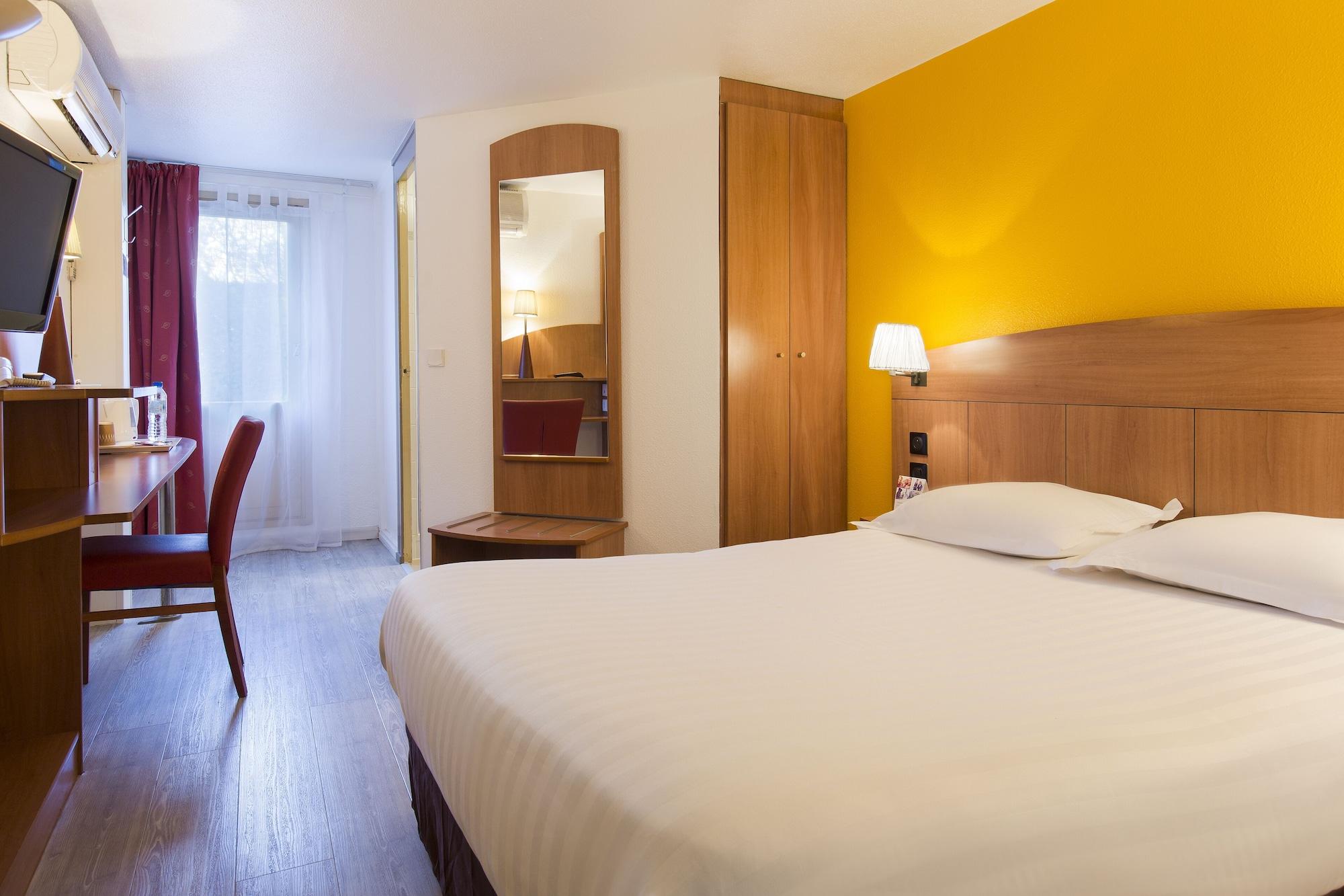 Comfort Hotel Grenoble Meylan Exterior photo
