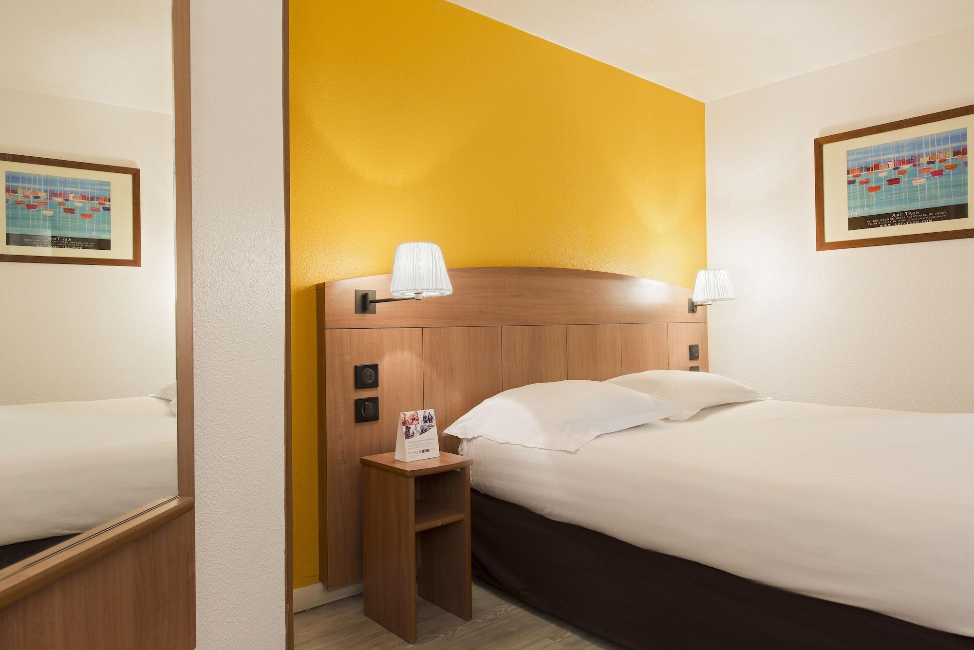 Comfort Hotel Grenoble Meylan Exterior photo