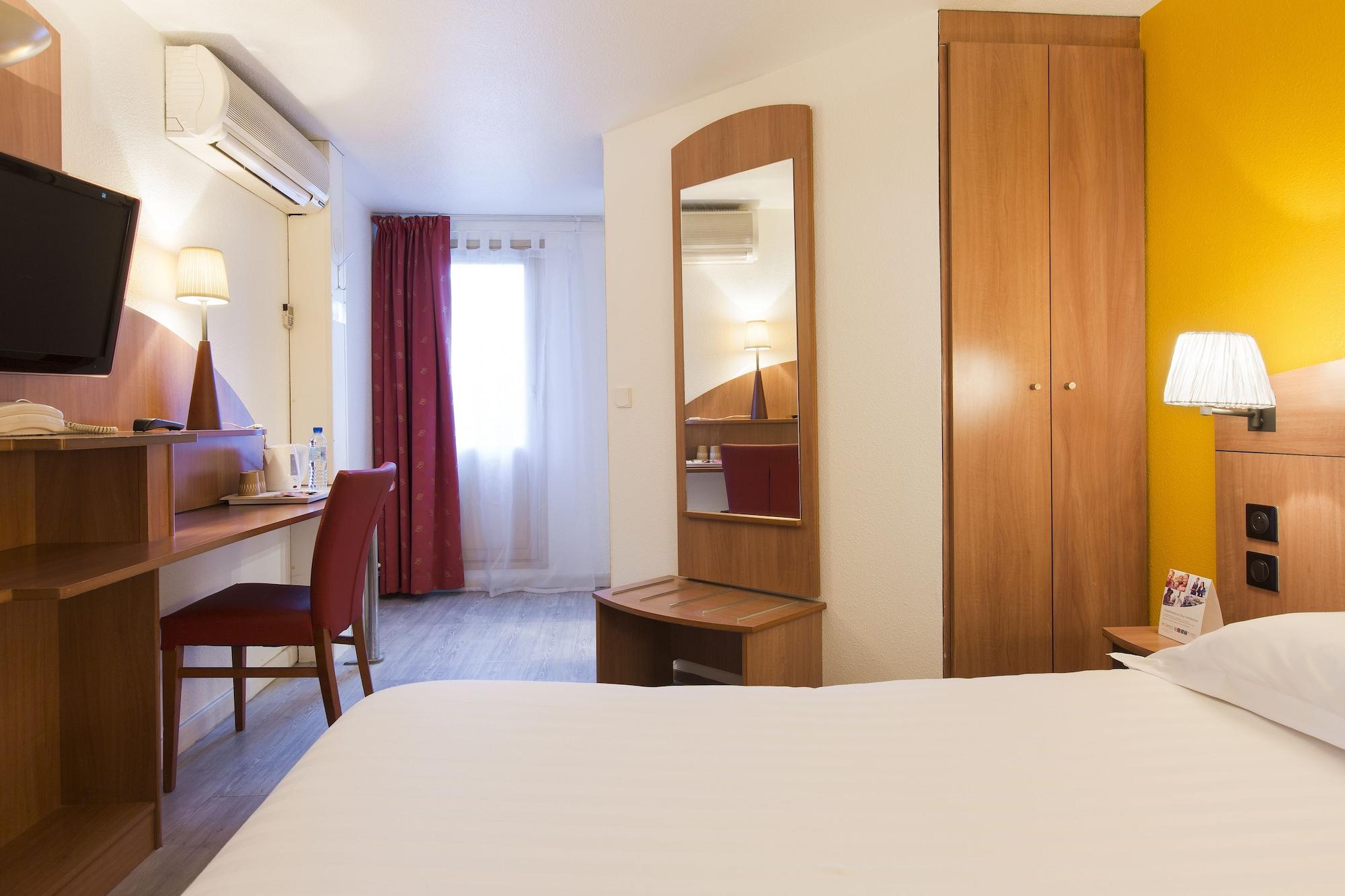 Comfort Hotel Grenoble Meylan Exterior photo