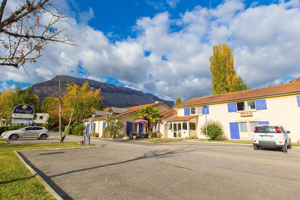 Comfort Hotel Grenoble Meylan Exterior photo