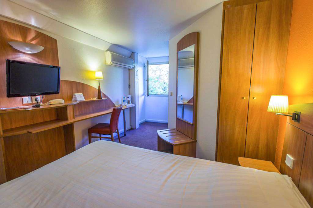 Comfort Hotel Grenoble Meylan Room photo