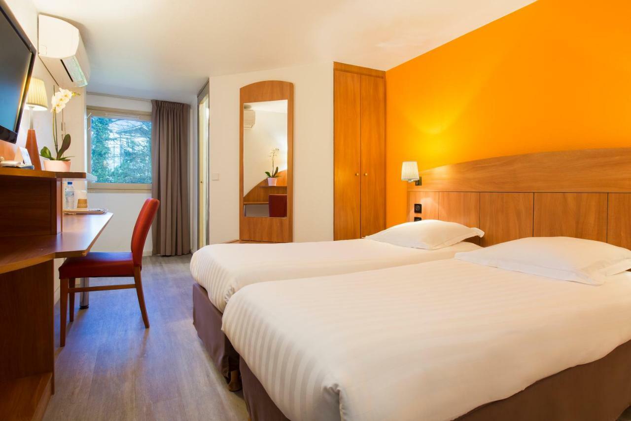 Comfort Hotel Grenoble Meylan Exterior photo