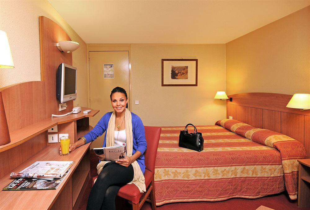 Comfort Hotel Grenoble Meylan Exterior photo